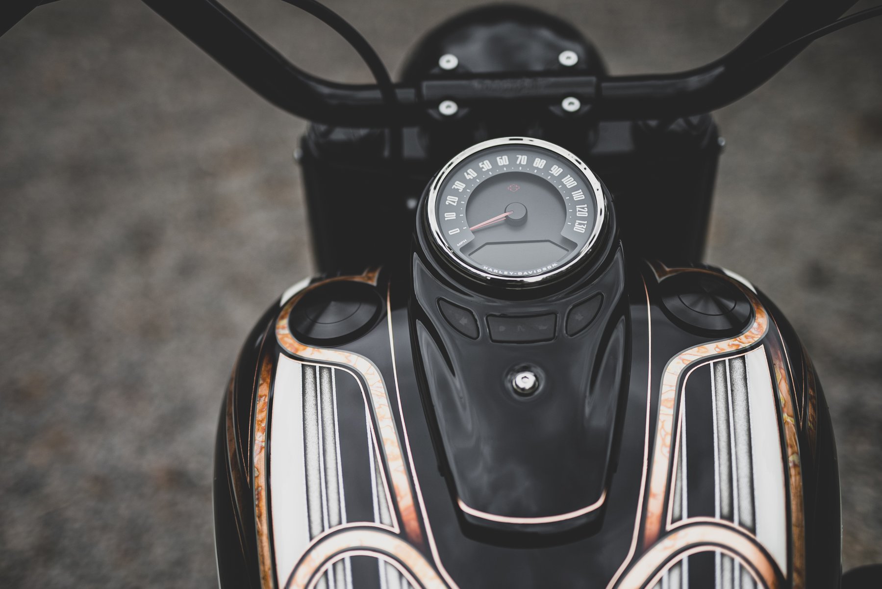 Killer Custom FlushMount Fuel Cap Kit In Black For Harley Davidson 20182021 M8 Softail Deluxe