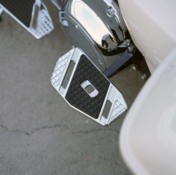 Arlen Ness SpeedLiner Passenger Floorboards In Chrome For Harley