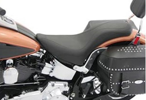 Mustang Day Tripper Seat With 12 Inch Front Width And 8 Inch Rear Width For Harley Davidson 2000-2006 Softail Motorcycles With Up To 150 Stock Tire (Excl. Deuce) (76377)